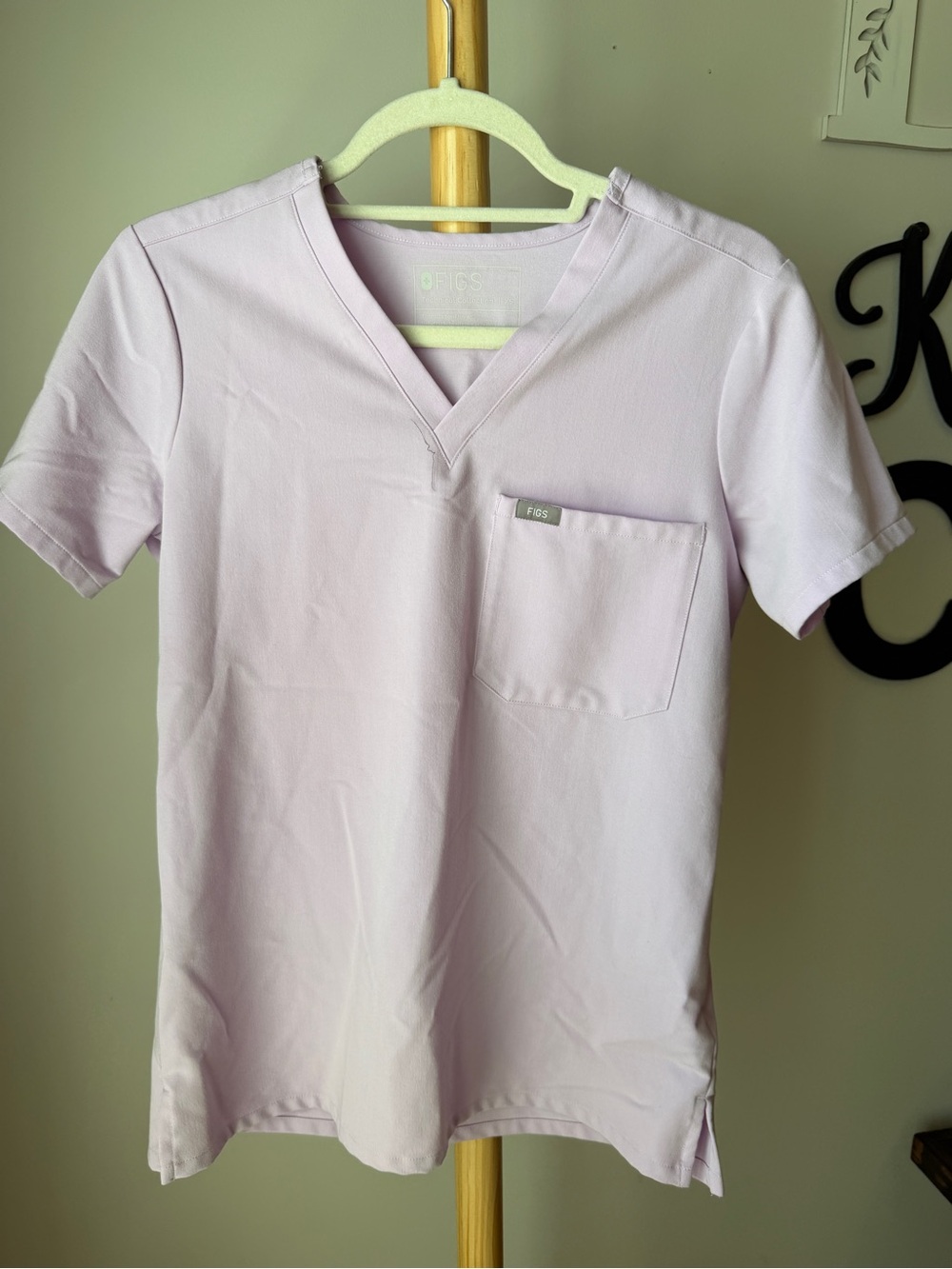 Figs Catarina One Pocket V Neck Scrub Top Short Sleeve Lavender Size XS Shirt